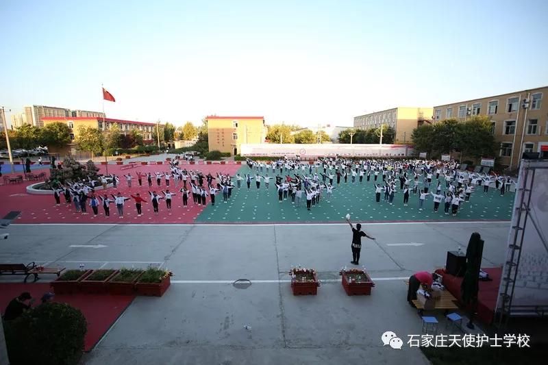 河北省第九届残运会组委会领导们慰问石家庄天使护士学校演出师生