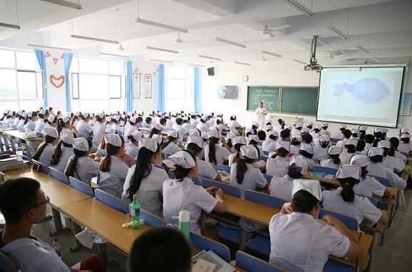 什么样的学生适合春季报名石家庄天使护士学校?