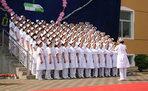 如何选择好点的护士学校？