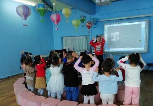 初中毕业女生学护理和学期教育哪个更好？