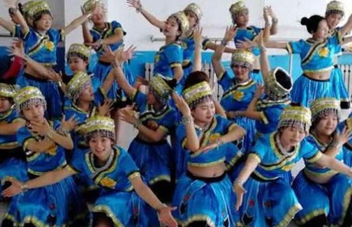 初中毕业女生学护理和学期教育哪个更好？