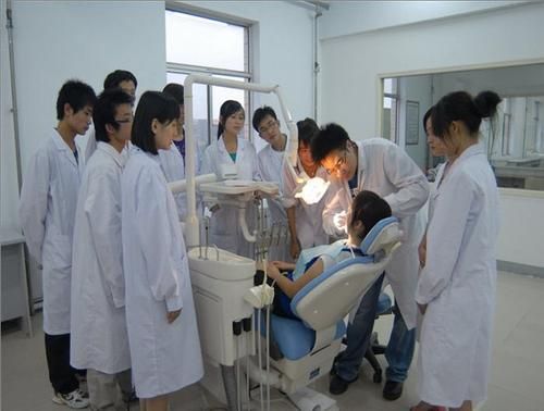 初中生来石家庄天使护士学校学口腔好不好？》