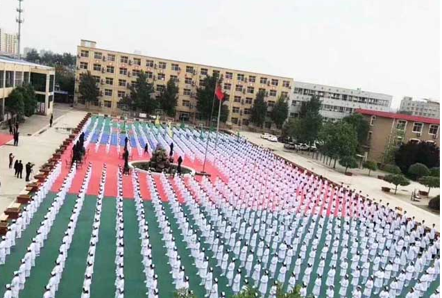 石家庄卫校平时让学生随便出校门吗?