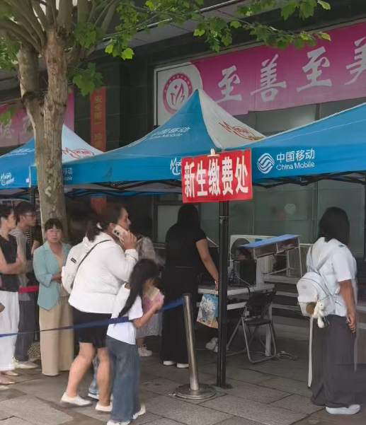 **直击开学现场!石家庄天使护士学校2026级新生报到,青春启航“白衣梦”** **直击开学现场!石家庄天使护士学校2026级新生报到,青春启航“白衣梦”**